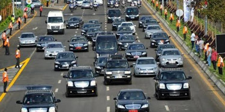 İddia: Aracına çakar taktıran bir kişi, 'Korumasıyım' diyerek Erdoğan'ın uçağının dibine kadar geldi!