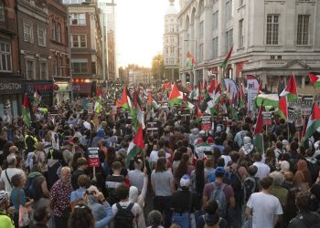 İngiltere İçişleri Bakanı'na göre Filistin bayrağı sallamak 'meşru olmayabilir'