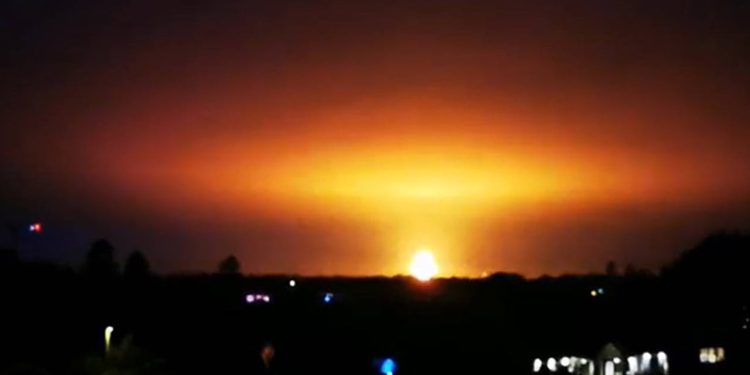 İngiltere'nin Oxford şehrinde patlama: Tanka yıldırım düştü