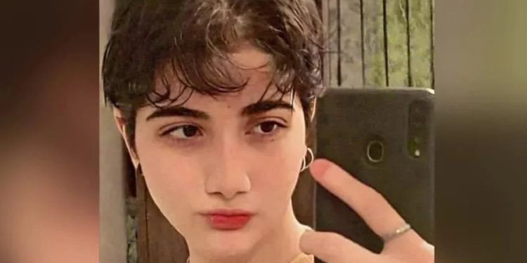 İran'da 'ahlak polisinin' darp ettiği 16 yaşındaki Armita Geravand öldü