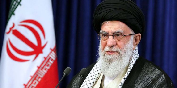 İran'ın dini lideri Hamaney: Siyonist rejime saldırıyı planlayanların ellerinden öpüyoruz