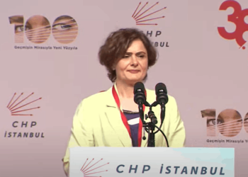 Islıklayanlar olsa da çoğunluk alkışladı: İl Başkanlığı’ndan ayrılan Kaftancıoğlu “yeniden merhaba” diyerek veda etti