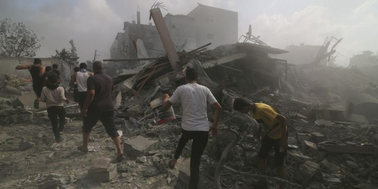 İsrail, Gazze, Batı Şeria ve iki bölge ülkesini vurdu: Savaş yayılıyor mu?