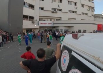 İsrail, Gazze'de yerinden edilmiş insanların konvoyunu vurdu: En az 70 ölü