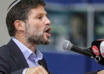 İsrail hükümetinin, Gazze'den yapılan saldırıları görüştüğü oturumda tartışma çıktı