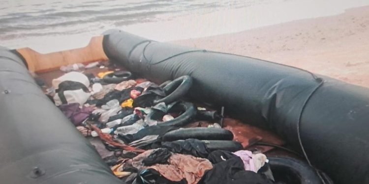 İsrail kıyısına boş mülteci botu vurdu: İçinden Türkiye pasaportları da çıktı