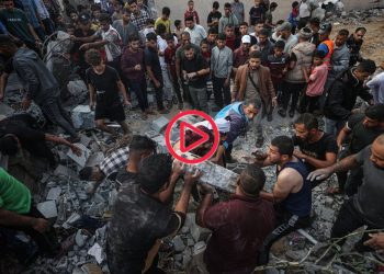 İsrail polisinden Kudüs'te namaz kılmak isteyenlere biber gazı