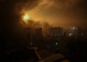 İsrail savaş uçakları Gazze Şeridi'nde çok sayıda noktayı bombaladı