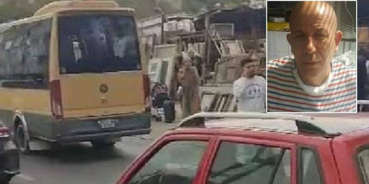 Kapısı açık giden minibüsten düşen yolcu hastanedeki yaşam savaşını kaybetti