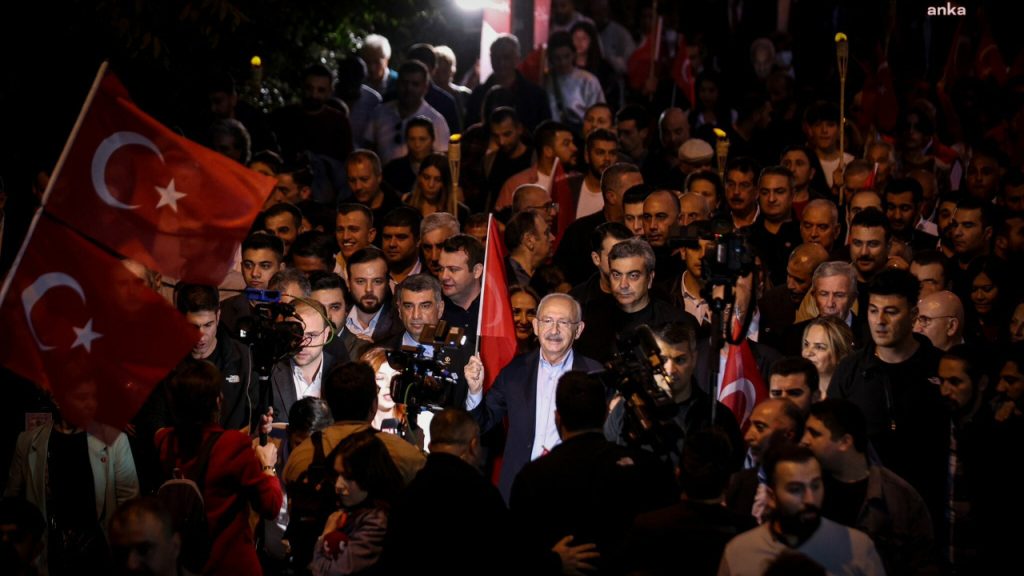 Kemal Kılıçdaroğlu Anıtkabir'e yürüdü: 'Çok yaşa Mustafa Kemal, çok yaşa Cumhuriyet'