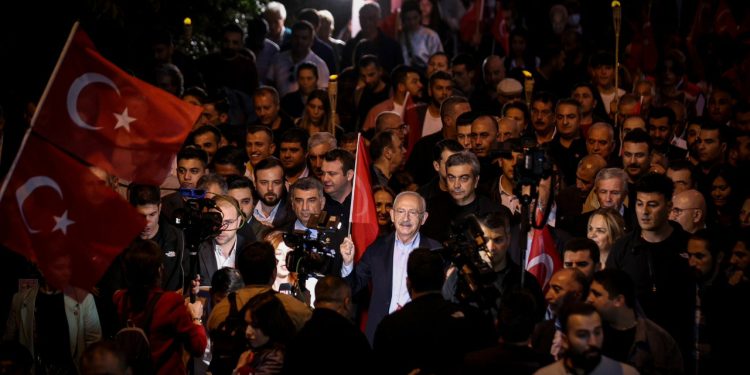 Kemal Kılıçdaroğlu Anıtkabir'e yürüdü: 'Çok yaşa Mustafa Kemal, çok yaşa Cumhuriyet'