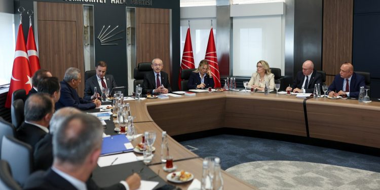 Kılıçdaroğlu milletvekillerine talimatı verdi: 'Herkes kendi bölgesinde çalışmaya başlasın'