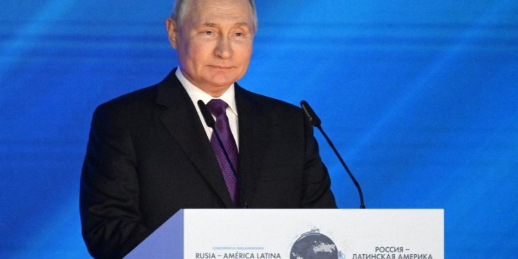 Kommersant: Putin yakında başkan adaylığını açıklayabilir