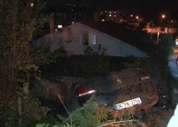 Kontrolden çıkan araç evin bahçesine uçtu