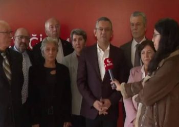 Konya'daki 25 ilçe başkanından Özgür Özel'e destek