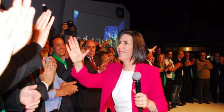 Kuzey Kıbrıs’ın eski başbakanı Sibel Siber gözaltına alındı