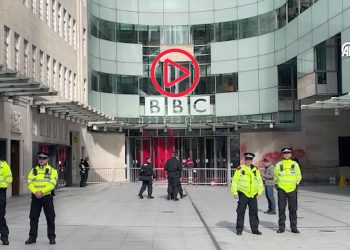 Londra'da Filistin'e destek eylemi: BBC binasına kırmızı boya atıldı