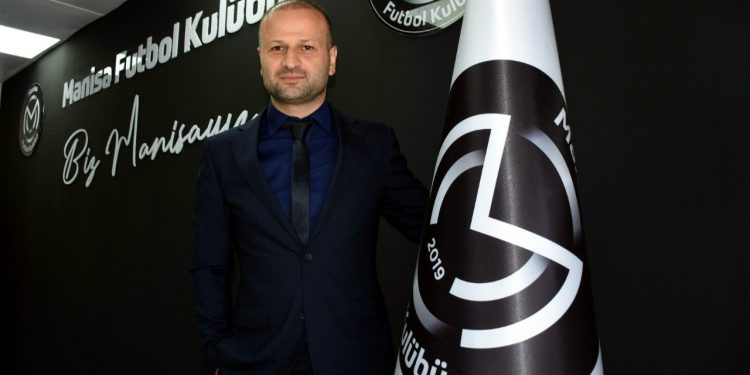 Manisaspor'da teknik direktörle yollar ayrıldı