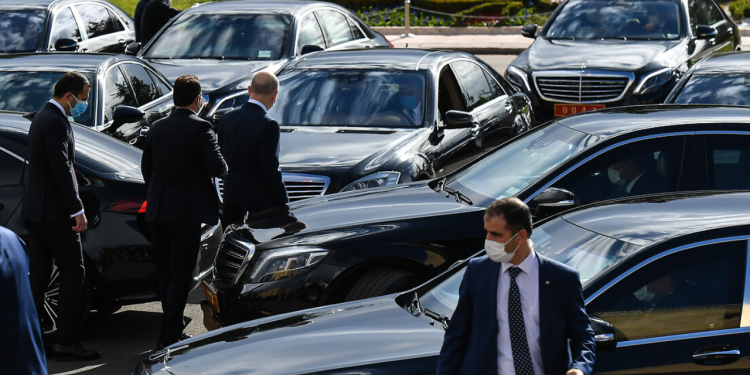 Meclis’e araçla girişe sınırlama