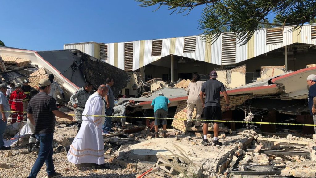 Meksika'da ayin  sırasında kilisenin çatısı çöktü: En az 10 ölü, onlarca yaralı