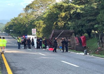 Meksika'da göçmen faciası: Devrilen kamyonun kasasında saklanan 10 Kübalı kadın öldü