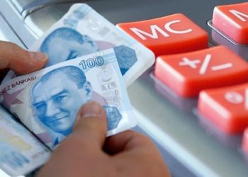 Merkez Bankası'nın faiz artışı kredi kartı borçlanmasını durdurmadı!