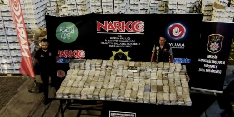 Mersin Limanı’nda, muz kolileri içinde 610 kilo kokain ele geçirildi