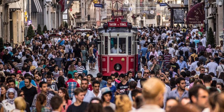 Metropoll Araştırma: Türkiye’de yaşayanların yüzde 64’ü ‘ülkenin 4 tarafının düşmanlarla çevrili’ olduğuna inanıyor!
