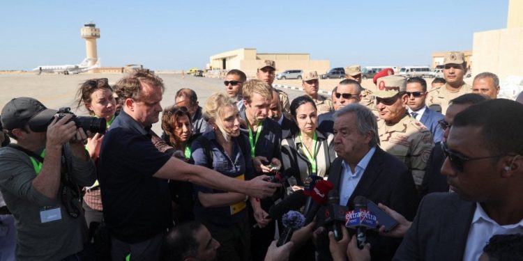 Mısır: Refah Kapısı açık, Gazze'ye yardımların girmesini İsrail kabul etmiyor