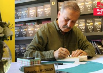 Murathan Mungan Diyarbakır'da okurlarıyla buluştu: '995 km'nin ilk imza günü