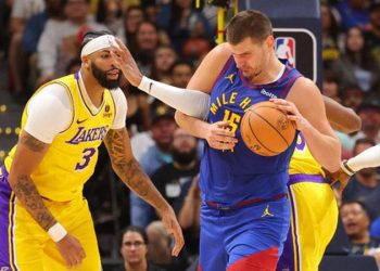 NBA'de son şampiyon Nuggets, sezona Lakers galibiyetiyle başladı