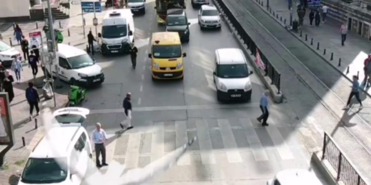 Neredeyse yayayı eziyordu: 'Ben akşama kadar onu mu bekleyeceğim'