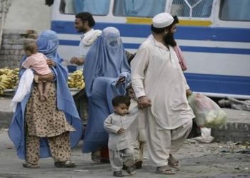 Pakistan 1 milyondan fazla Afgan dahil tüm kayıt dışı göçmenlere ülkeyi terk etmelerini emretti