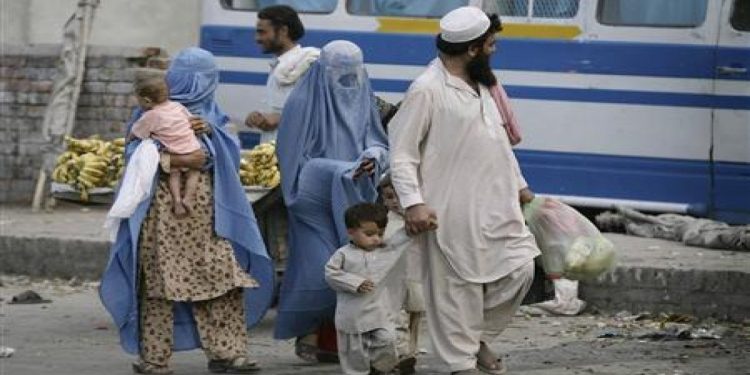 Pakistan 1 milyondan fazla Afgan dahil tüm kayıt dışı göçmenlere ülkeyi terk etmelerini emretti