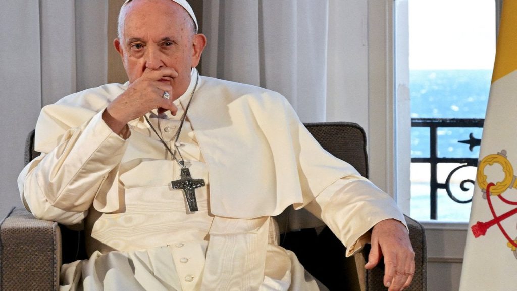 Papa Francis'ten eşcinsel çiftlerin kutsanmasına açık kapı: 'Dışlayan yargıçlar olamayız'