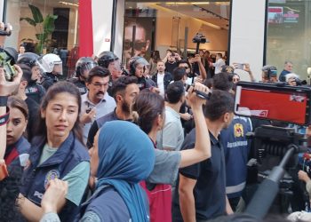 Polis, AYM kararına yine uymadı; Cumartesi Anneleri gözaltına alındı