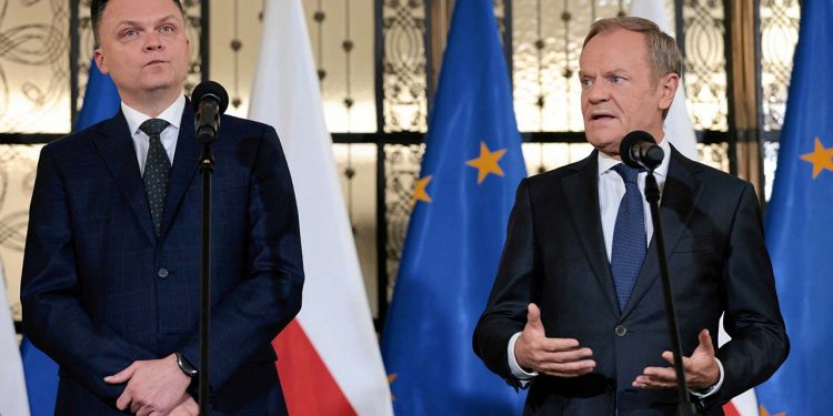 Polonya'da muhalefetten 'iktidarı almaya hazırız' mesajı