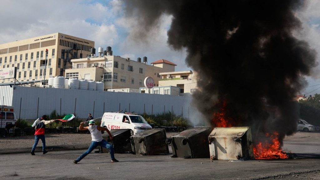 Ramallah Gazze için ayakta: İsrail güçleri iki Filistinliyi öldürdü