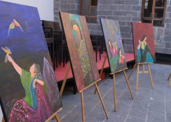 Renklerle kadını anlatan sergi Amed’te açıldı