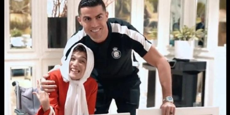 Ronaldo, İran'da engelli kadına dokunduğu için 99 kırbaç cezası aldı!