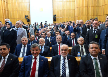 Saadet ve Gelecek’te grup ortak, Hamas’ın saldırısına bakış farklı: Aynı kürsüde anlaşamadılar