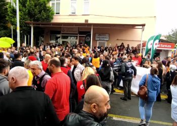 Sağlık emekçileri, üç hekimin darp edilmesini protesto etti