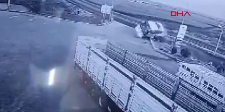 Şanlıurfa’da yolcu otobüsü devrildi: 2 ölü, 25 yaralı