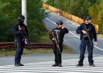 Sırbistan, ABD'nin uyarısının ardından Kosova sınırındaki bazı askerlerini geri çekti