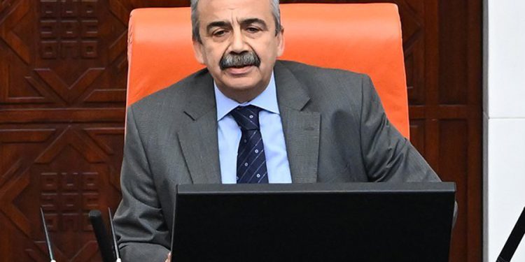 Sırrı Süreyya Önder: ‘Filistin’e gidelim’ diyorsunuz da benim yurt dışı yasağım var!