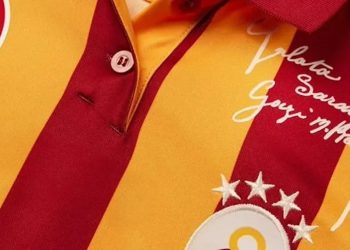 Site çöktü: Galatasaray’dan cumhuriyetimizin 100. yılına özel forma