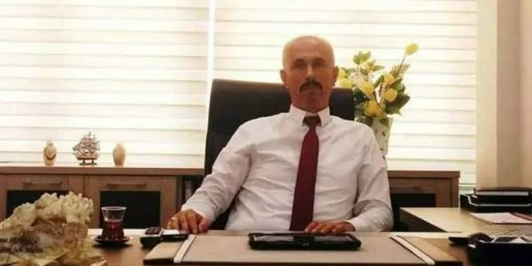 Skandal! İlçe milli eğitim müdürü, Menzil'e bağlılığını sosyal medyada ilan etti