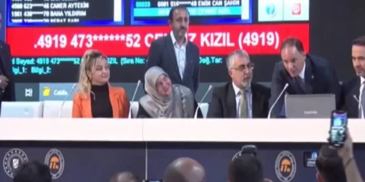 TTK'nin işçi alımı kurasında gerginlik: 1.5 yıl önce Türkiye vatandaşı olmuş