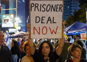 Tel Aviv'de rehineler için Netanyahu karşıtı eylem: 'Ateşkes ilan edilmeli'