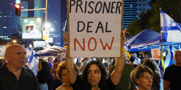 Tel Aviv'de rehineler için Netanyahu karşıtı eylem: 'Ateşkes ilan edilmeli'